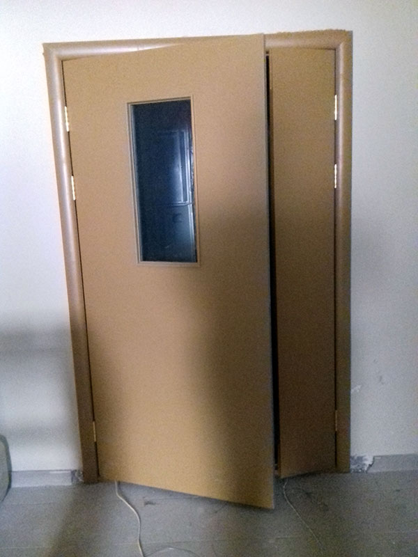 Строительная дверь
